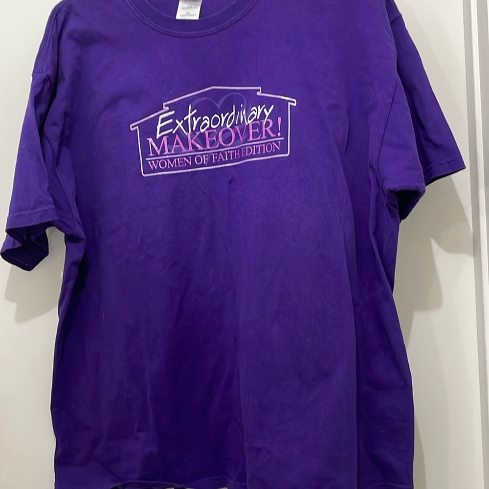 Women of faith, extraordinary makeover T-shirt. 2XL. Purple.